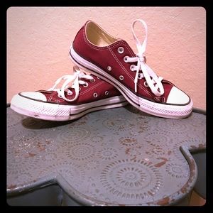 Women's size 7 Converse (maroon)